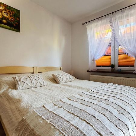 Pokoje Goscinne U Sary Ujście-Darłowskie Exterior foto